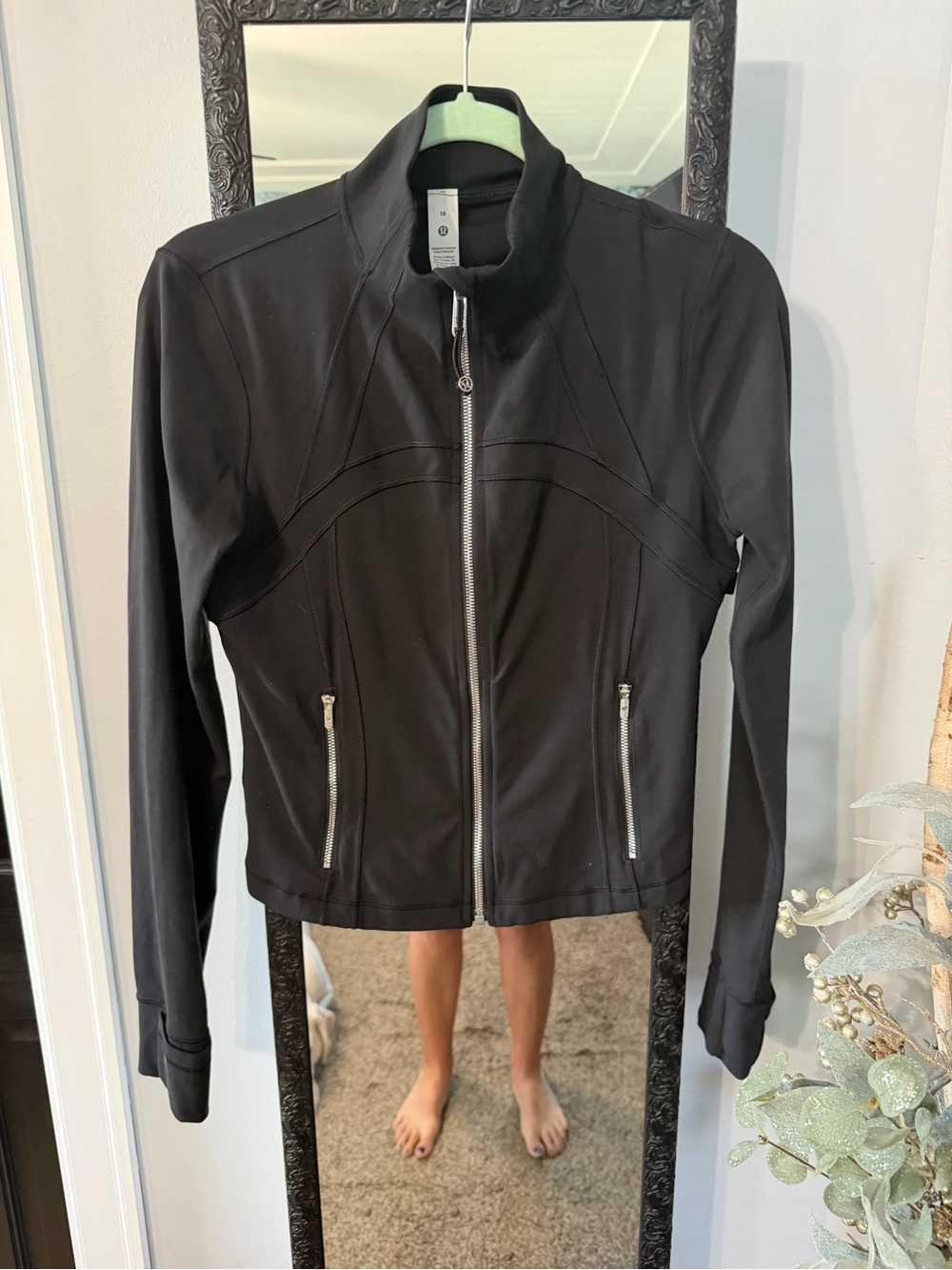 lululemon athletica Women's cropped Black silver define Jacket